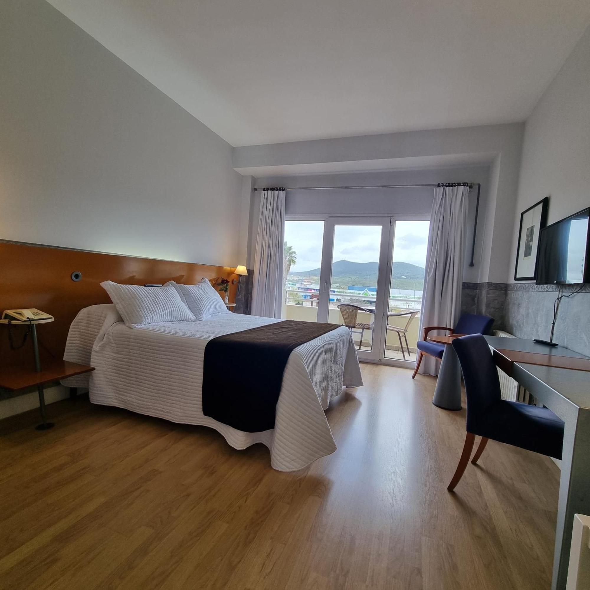 Hotel Azar Plasencia Bagian luar foto