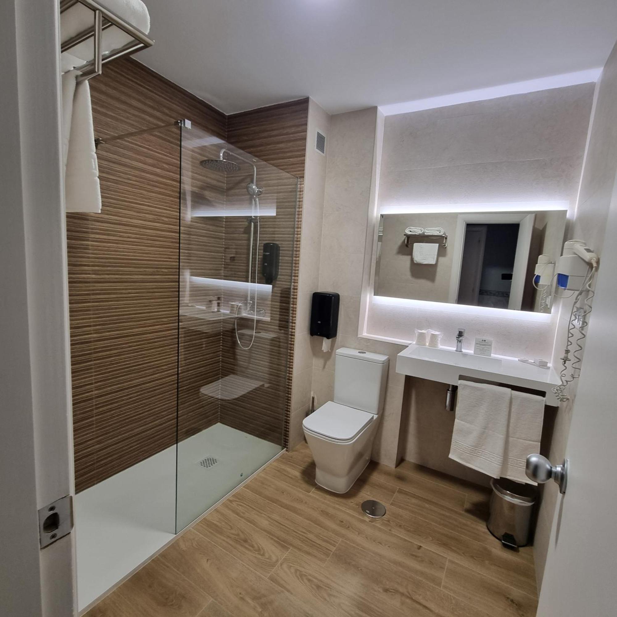Hotel Azar Plasencia Bagian luar foto