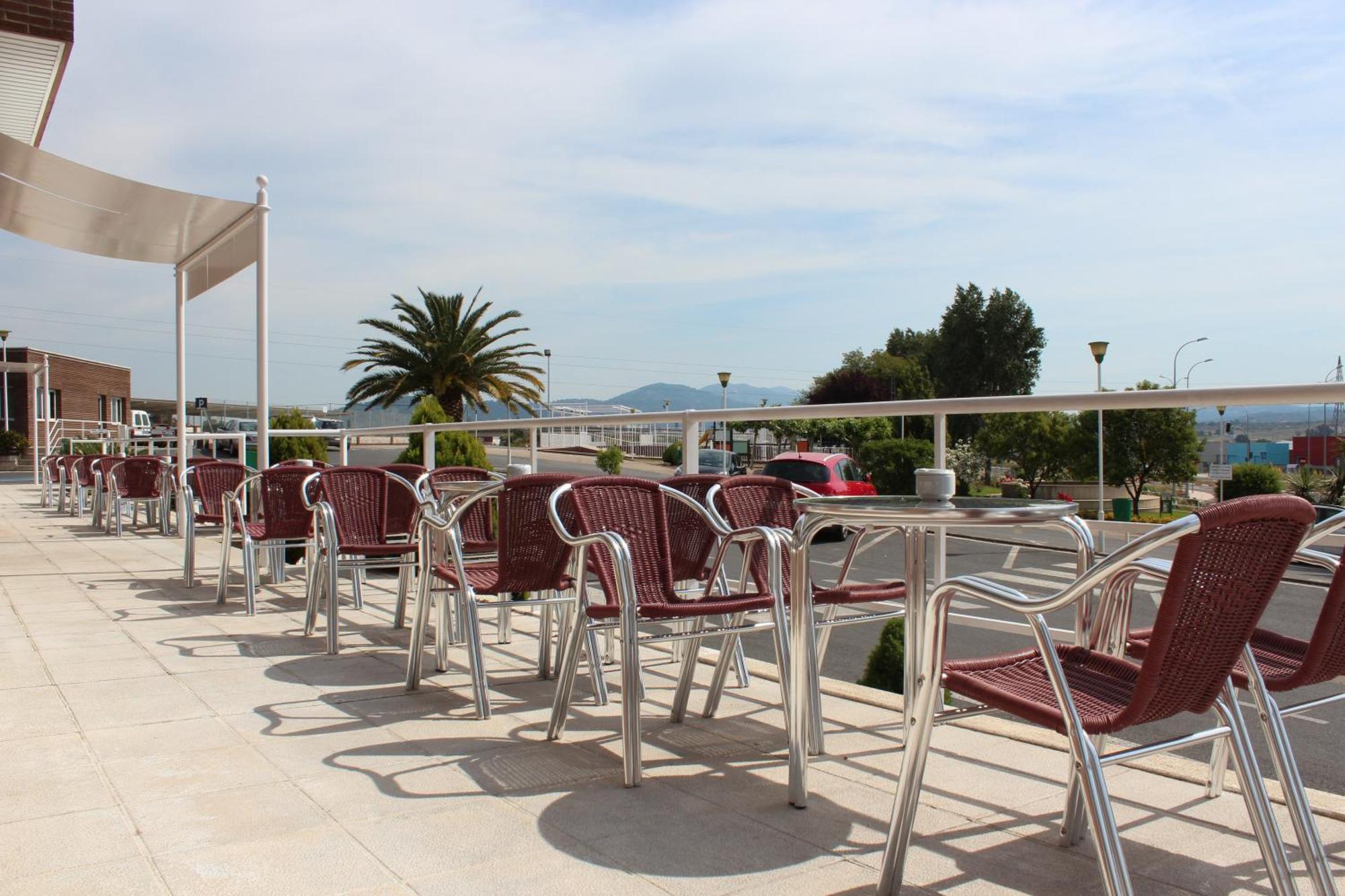 Hotel Azar Plasencia Bagian luar foto