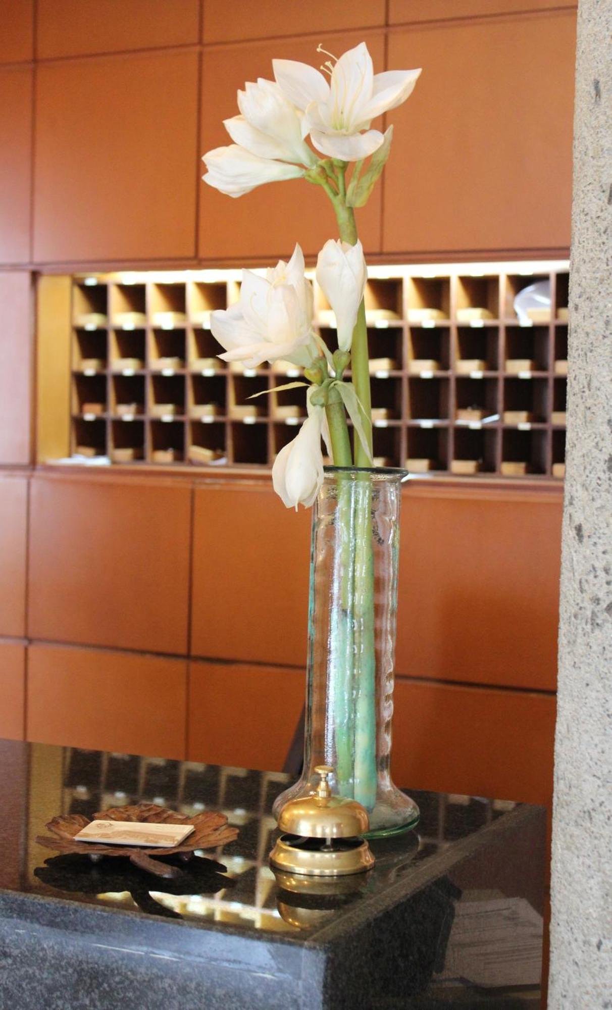 Hotel Azar Plasencia Bagian luar foto