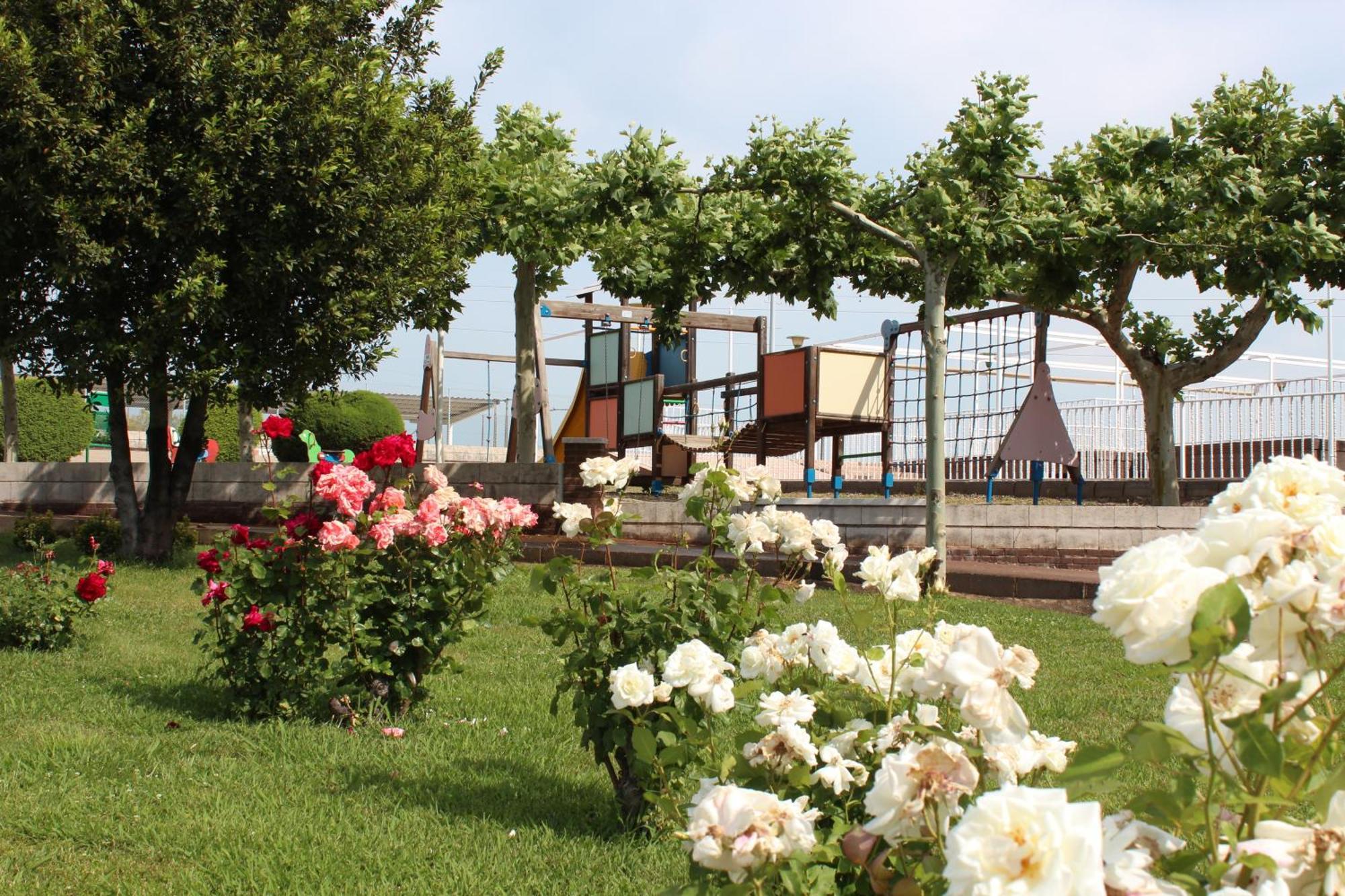 Hotel Azar Plasencia Bagian luar foto