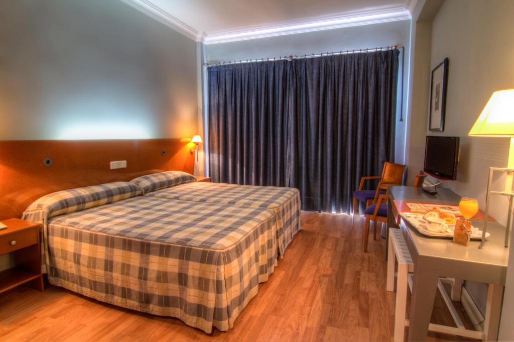 Hotel Azar Plasencia Ruang foto