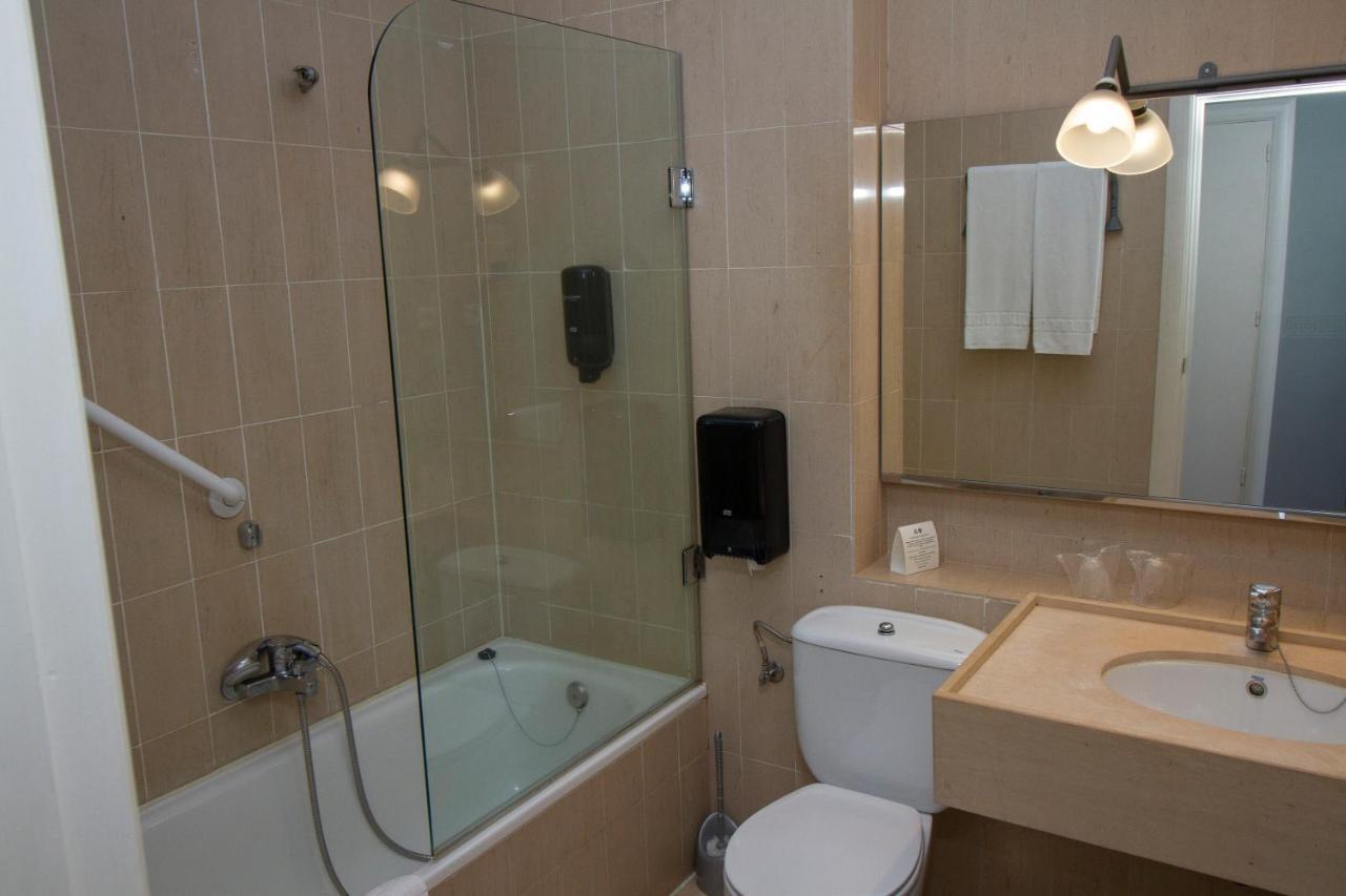 Hotel Azar Plasencia Bagian luar foto