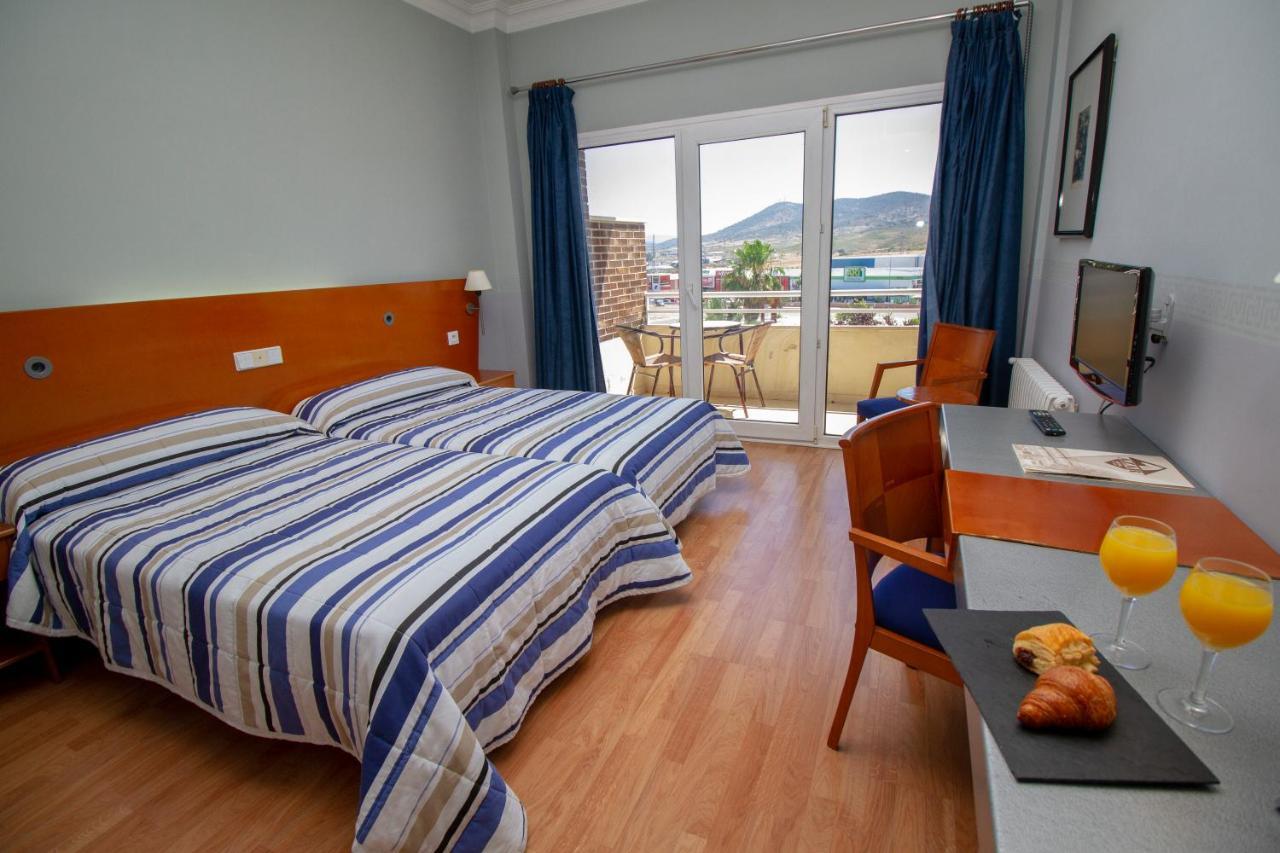 Hotel Azar Plasencia Bagian luar foto