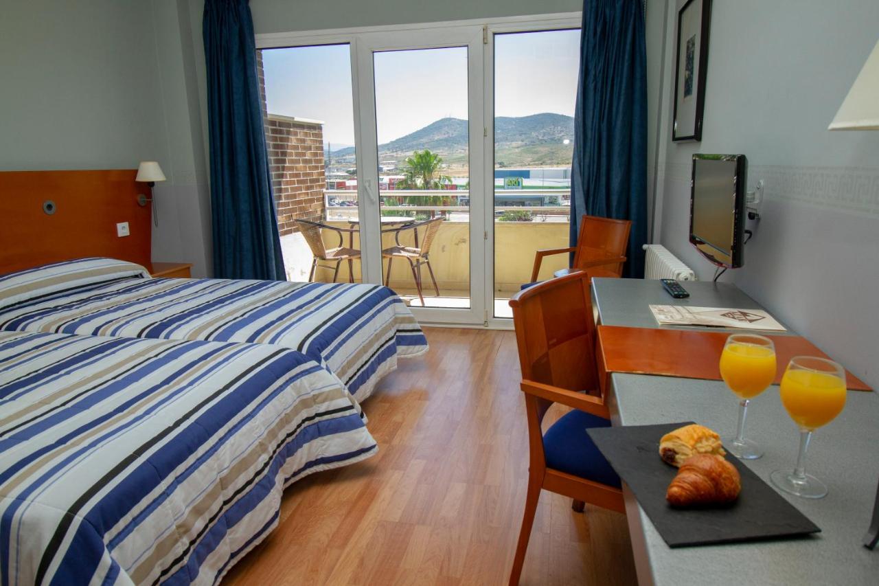 Hotel Azar Plasencia Bagian luar foto