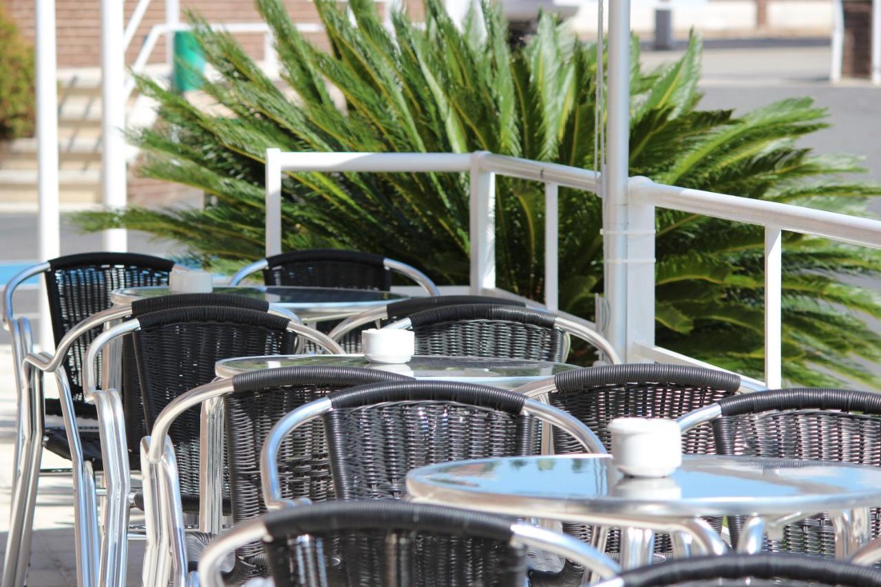 Hotel Azar Plasencia Bagian luar foto